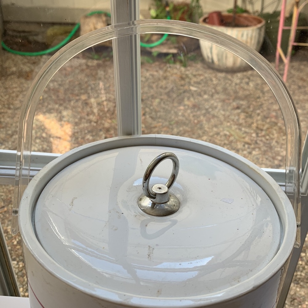 Vintage vinyl Holly Ice Bucket With Lid & Clear handle. - Picture 3 of 9
